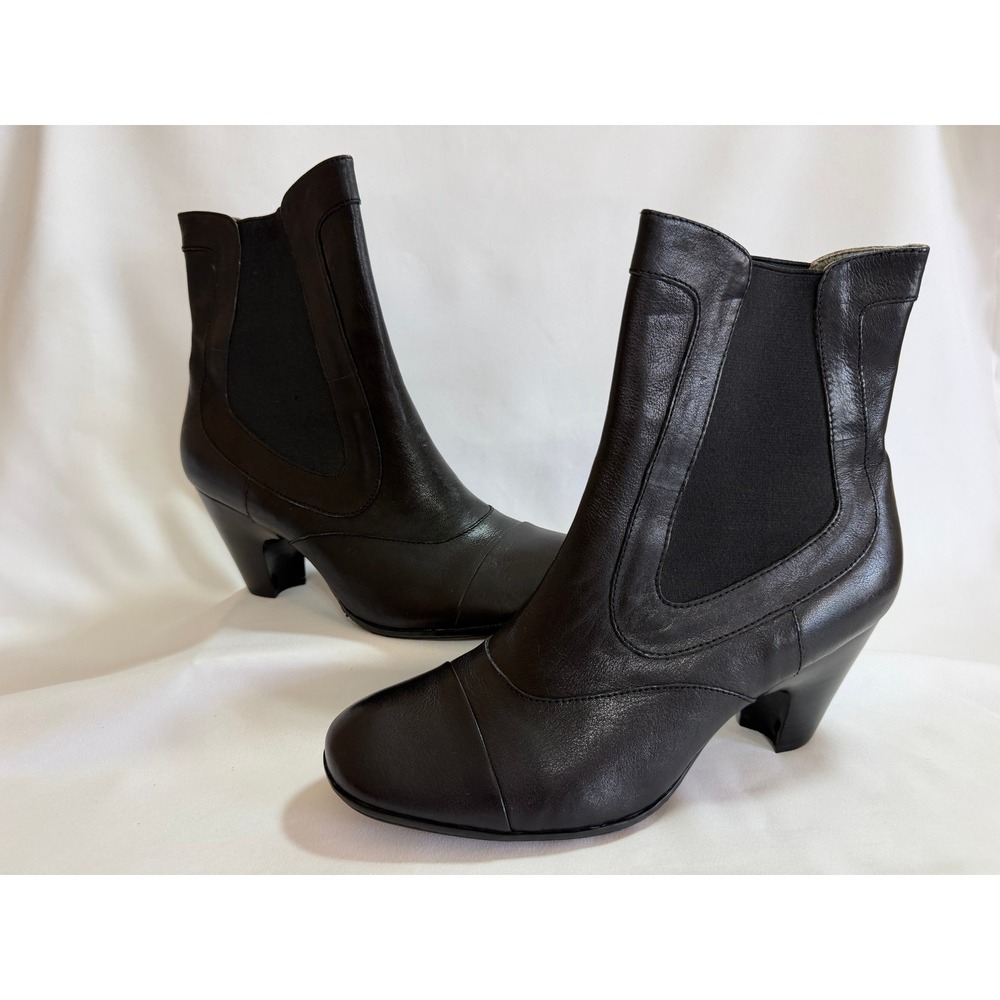 Born Crown Kola Black Leather Heeled Chelsea Ankle Boots Size 11